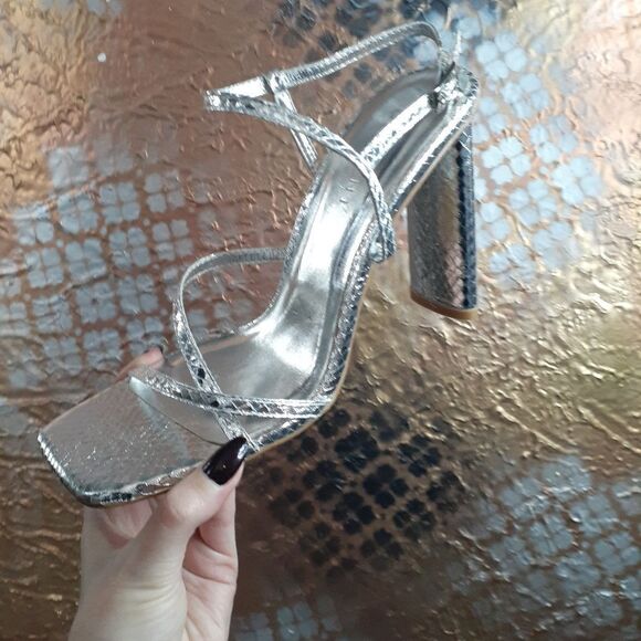 NWT Billini Faux Snakeskin Metallic Strappy Heeled Sandals - Picture 13 of 14